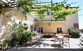 Rooms And Apartment Ambrozic